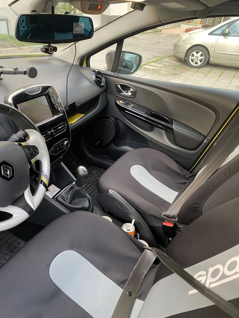 Renault Clio 1.5 dci Юбилеен автомобил, снимка 9 - Автомобили и джипове - 52641498