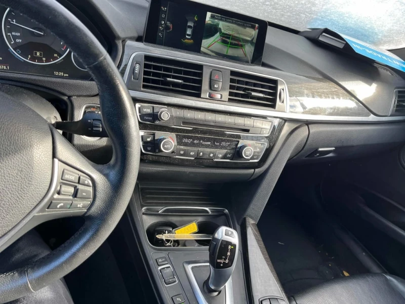 BMW 330 * 330i xDrive * CARFAX * БЕЗ ПЪРВОНАЧАЛНА ВНОСКА, снимка 9 - Автомобили и джипове - 52794936