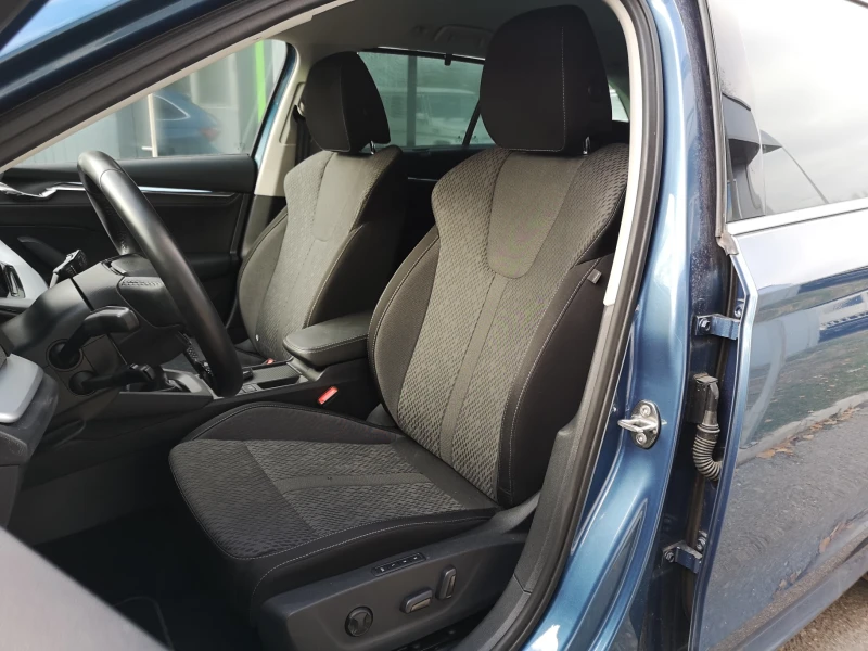 Skoda Octavia 1.5 TSI , снимка 12 - Автомобили и джипове - 52802467