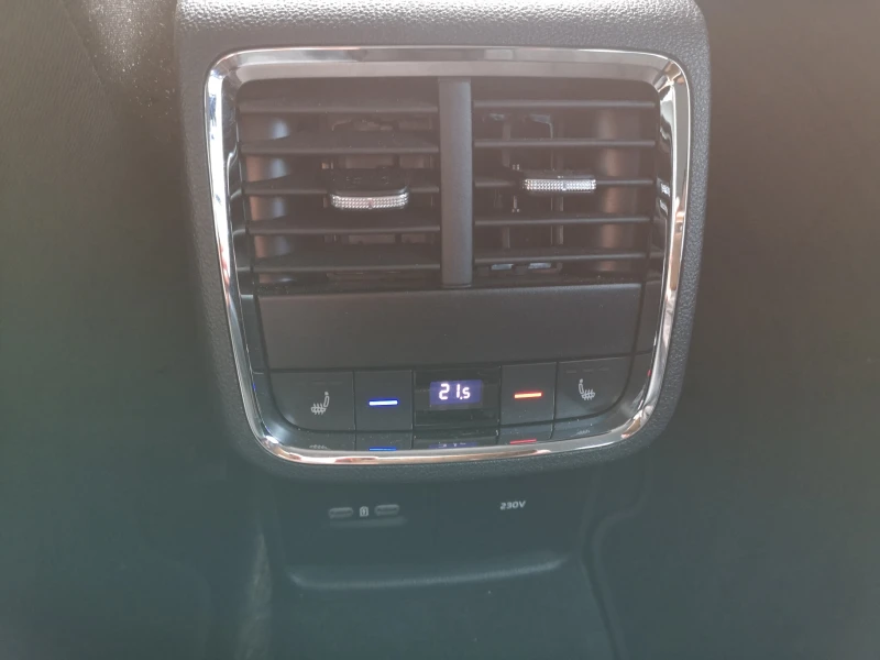 Skoda Octavia 1.5 TSI , снимка 10 - Автомобили и джипове - 52802467