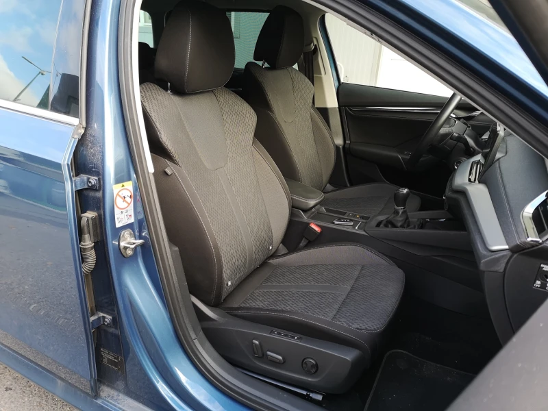Skoda Octavia 1.5 TSI , снимка 13 - Автомобили и джипове - 52802467