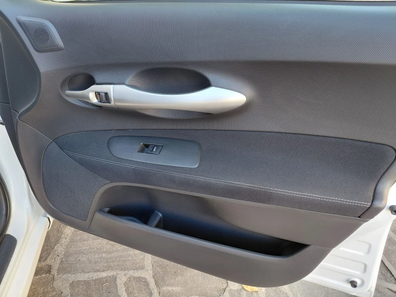 Toyota Auris Hybrid /Aytomat, снимка 10 - Автомобили и джипове - 52827557