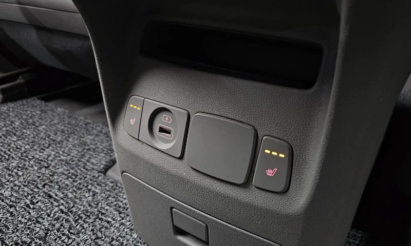 Kia Carnival 9-Seater Prestige, снимка 15 - Автомобили и джипове - 53073611