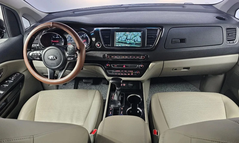 Kia Carnival 9-Seater Prestige, снимка 6 - Автомобили и джипове - 53073611