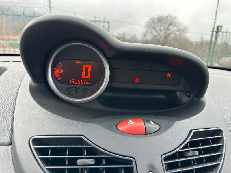 Renault Twingo 1.2 I Климатик, снимка 10 - Автомобили и джипове - 53285345