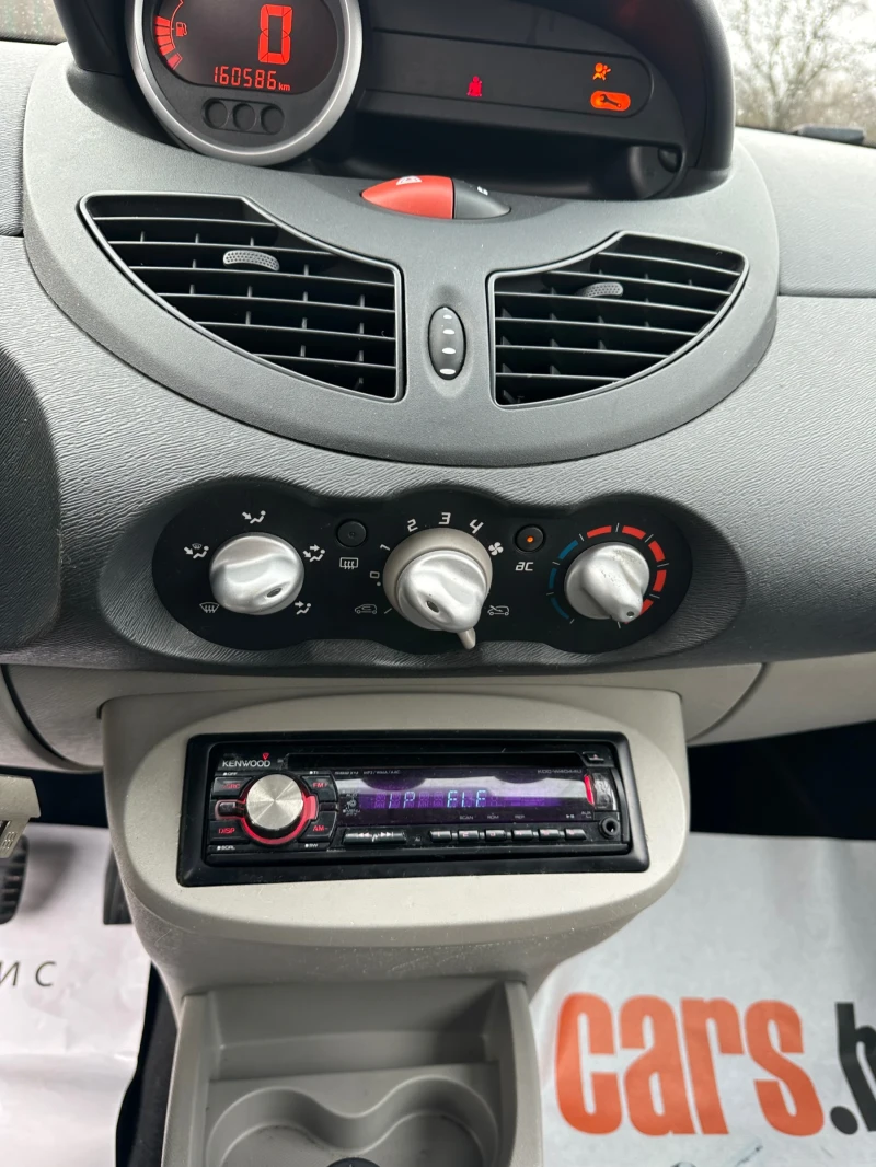 Renault Twingo 1.2 I Климатик, снимка 11 - Автомобили и джипове - 53285345