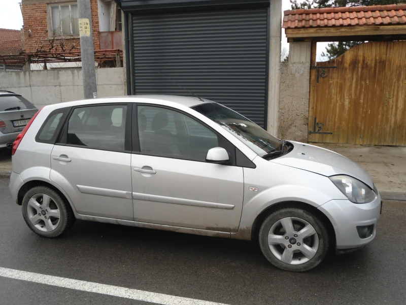 Ford Fiesta 1, 25 бензин, снимка 3 - Автомобили и джипове - 53308638