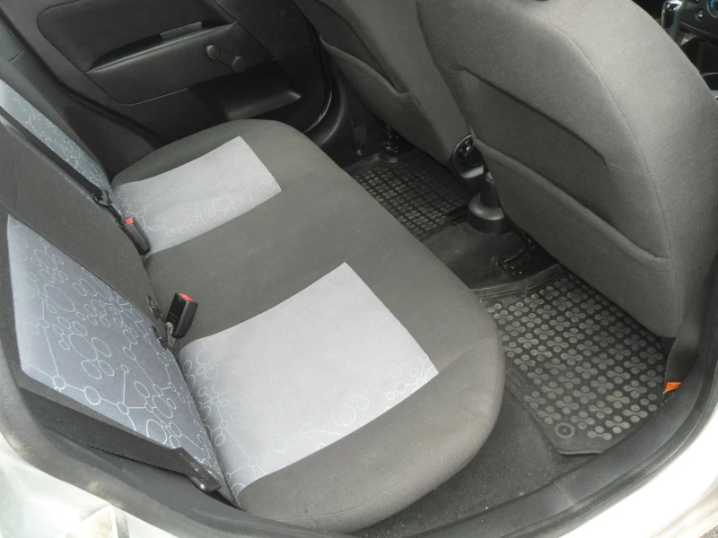 Ford Fiesta 1, 25 бензин, снимка 9 - Автомобили и джипове - 53308638