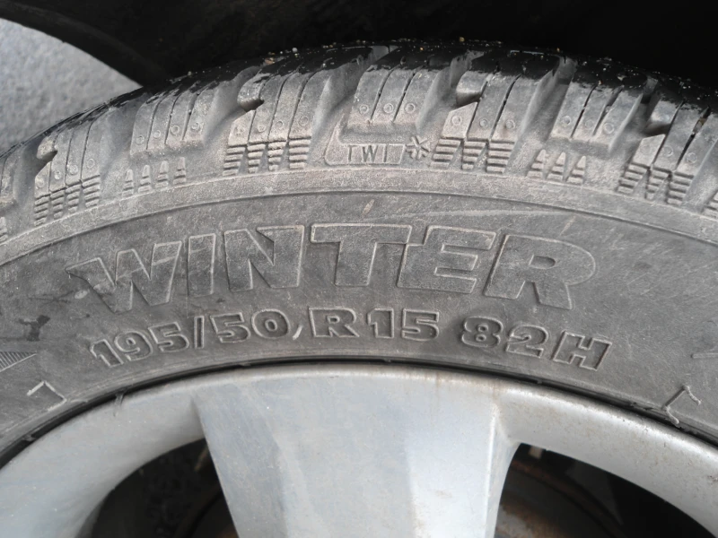 Ford Fiesta 1, 25 бензин, снимка 12 - Автомобили и джипове - 53308638