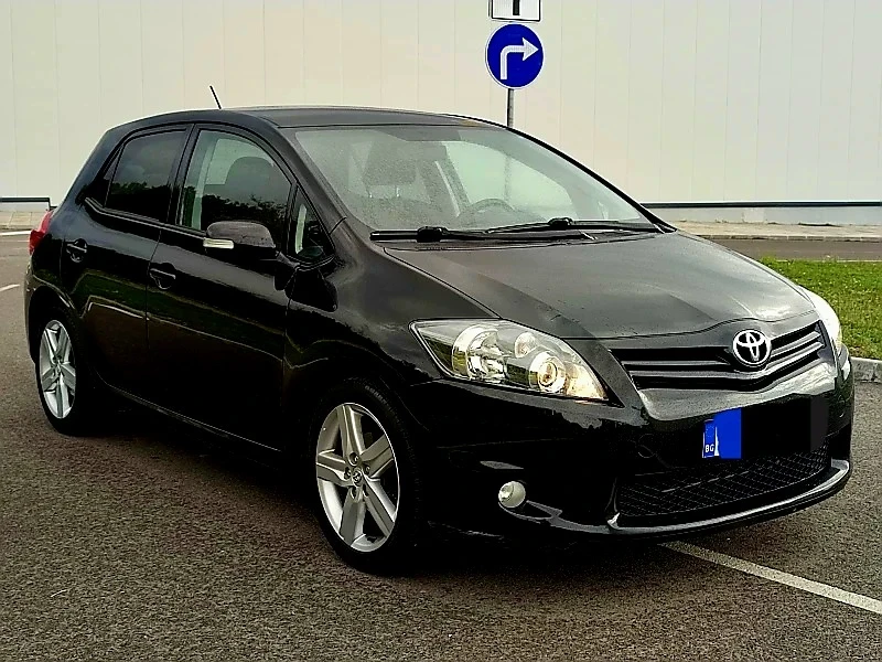 Toyota Auris, снимка 11 - Автомобили и джипове - 48303477