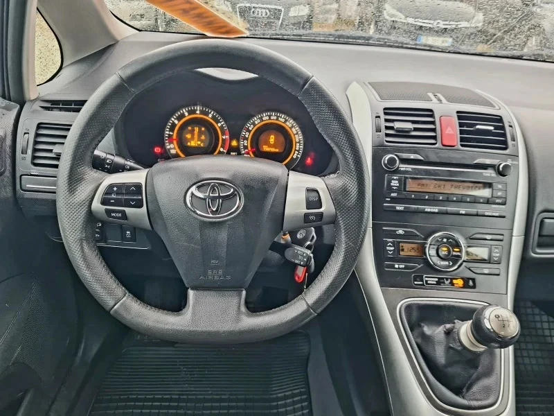 Toyota Auris, снимка 4 - Автомобили и джипове - 48303477