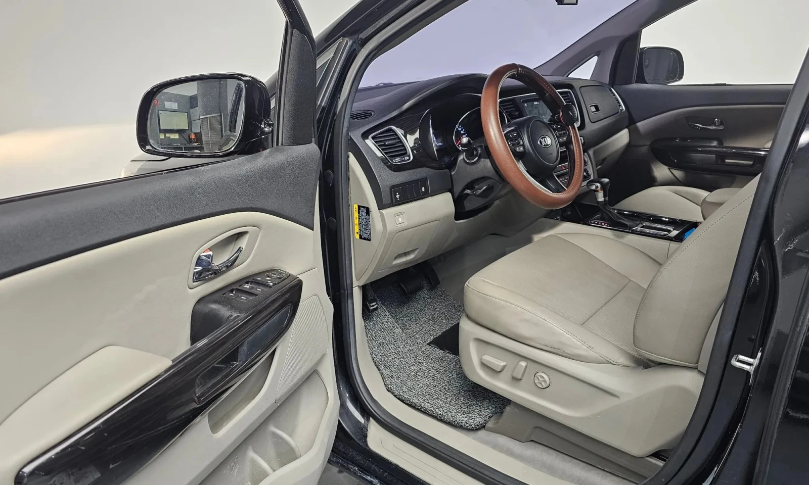 Kia Carnival 9-Seater Prestige - изображение 10