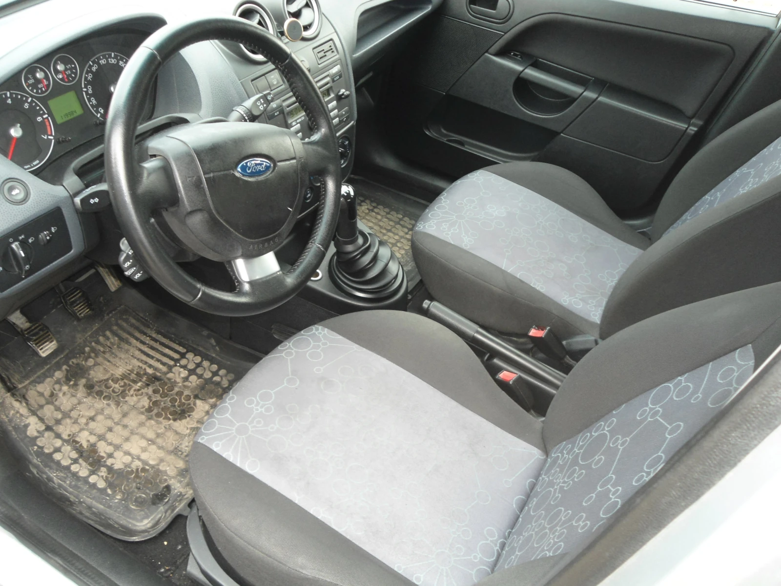 Ford Fiesta 1, 25 бензин - изображение 6