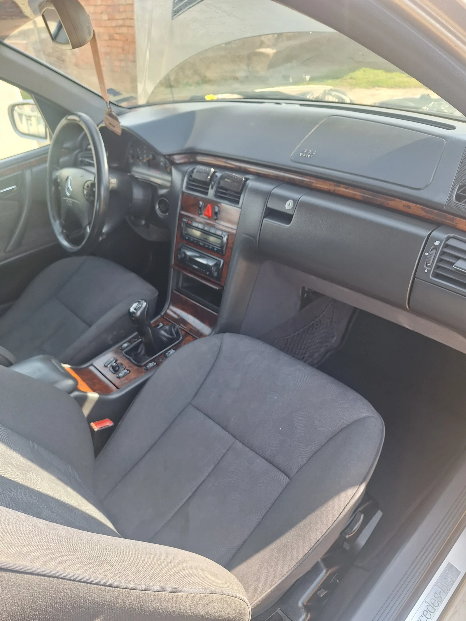 Mercedes-Benz E 270 27000, снимка 10 - Автомобили и джипове - 53843364