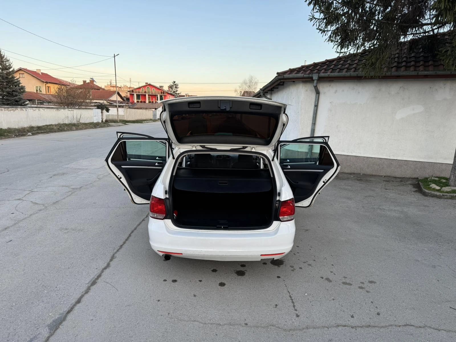 VW Golf 1.6 tdi, снимка 5 - Автомобили и джипове - 53884899