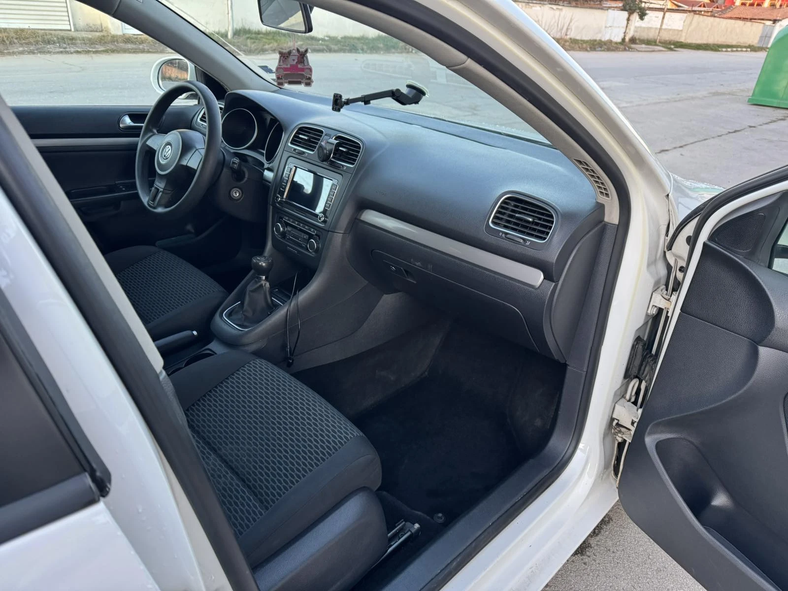 VW Golf 1.6 tdi, снимка 4 - Автомобили и джипове - 53884899