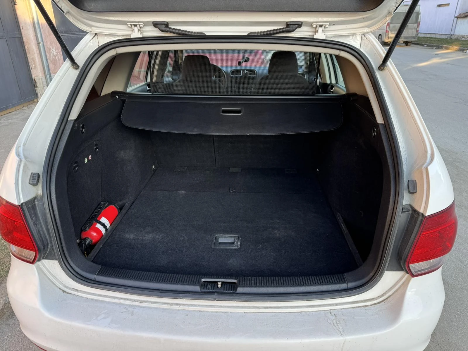 VW Golf 1.6 tdi, снимка 8 - Автомобили и джипове - 53884899