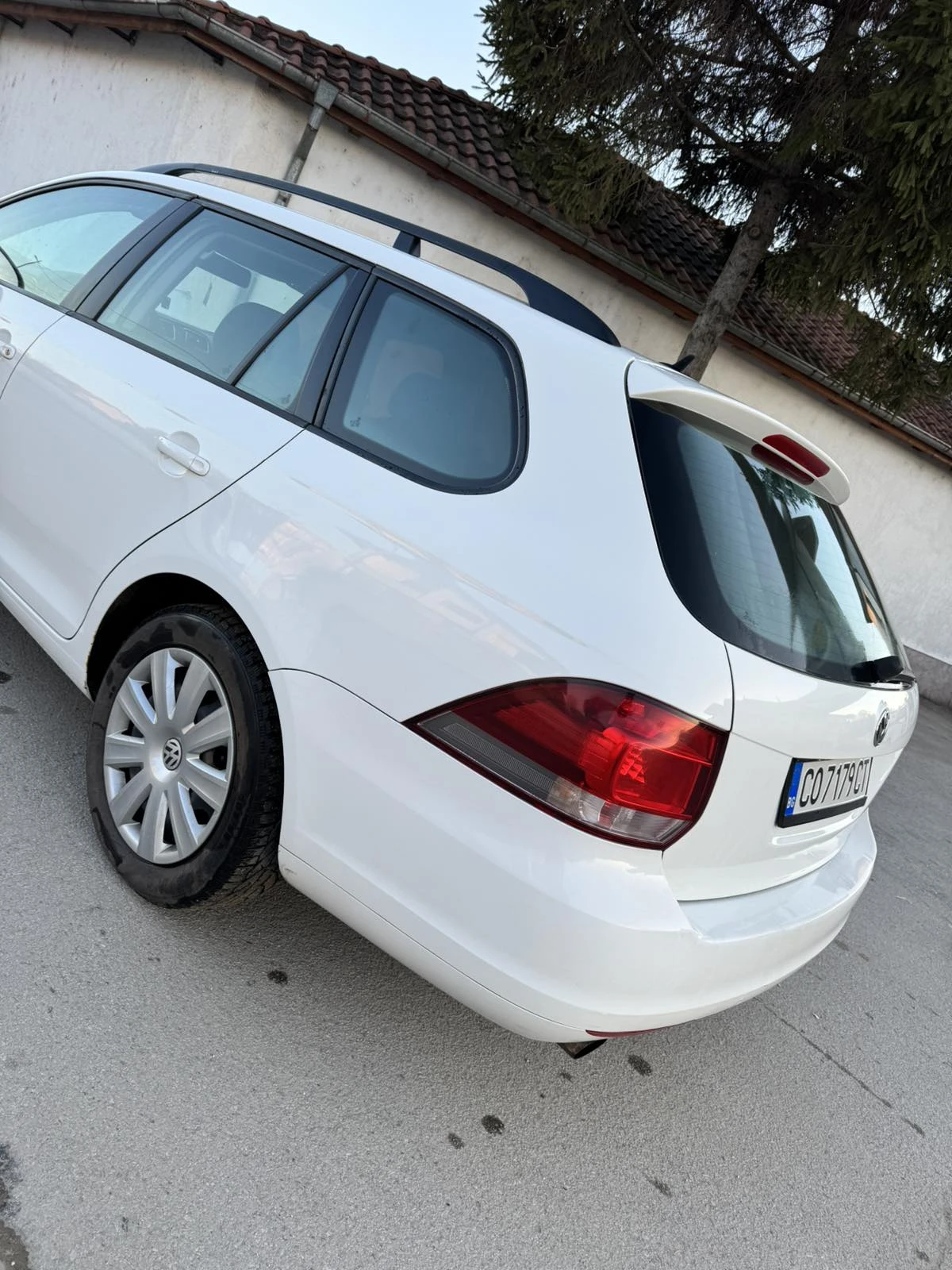 VW Golf 1.6 tdi, снимка 2 - Автомобили и джипове - 53884899