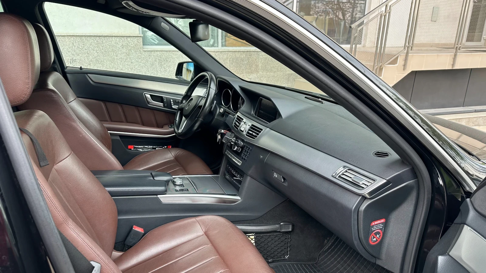 Mercedes-Benz E 350 4Matic, снимка 7 - Автомобили и джипове - 54426916