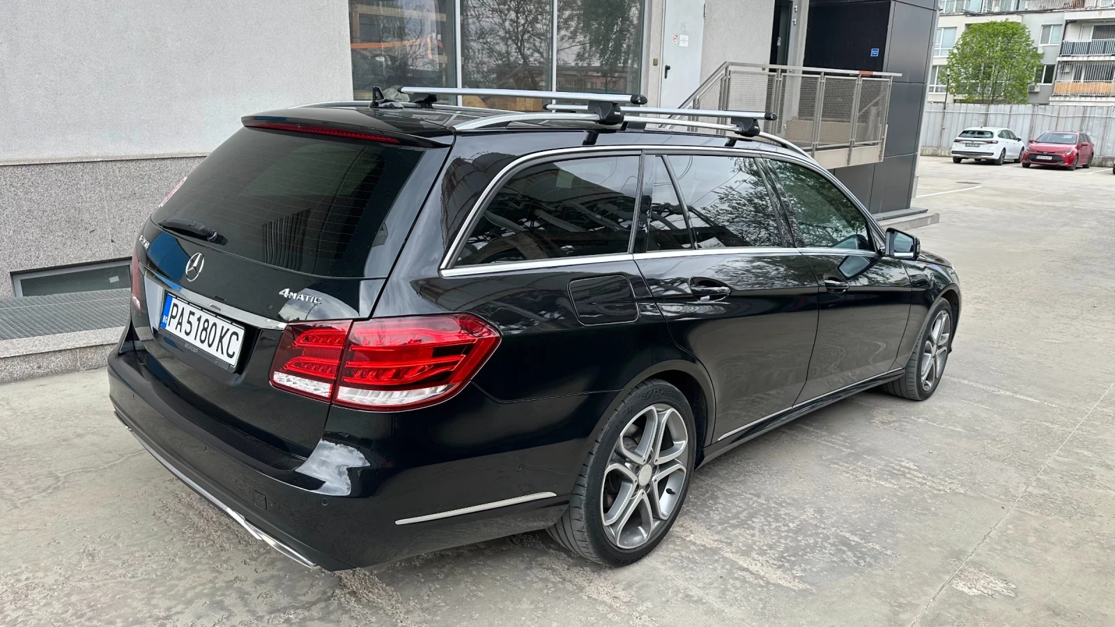Mercedes-Benz E 350 4Matic, снимка 4 - Автомобили и джипове - 54426916