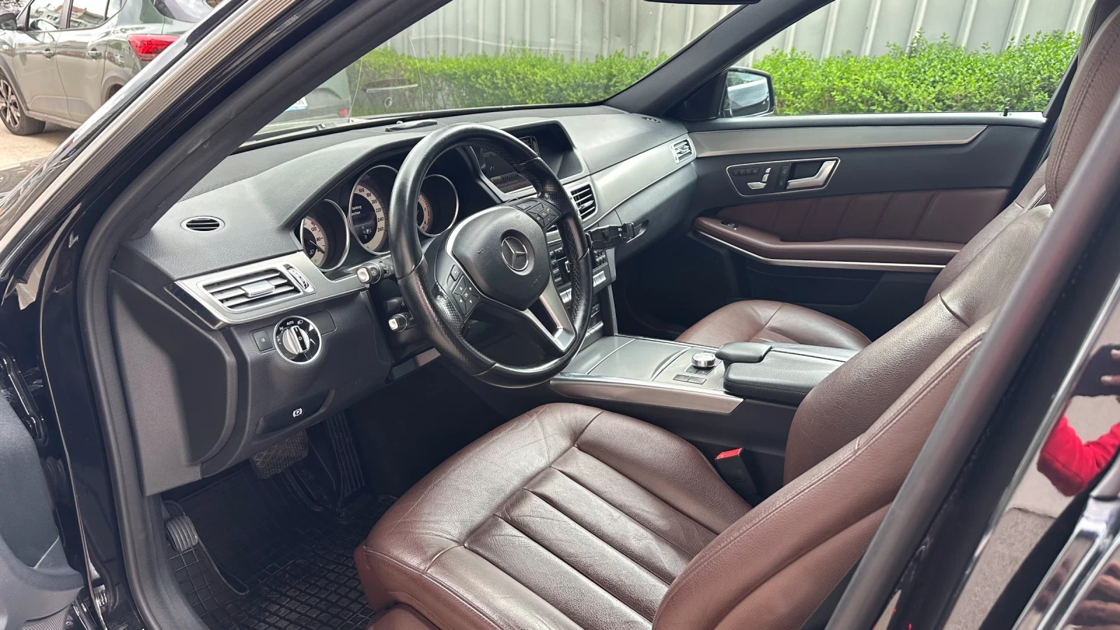 Mercedes-Benz E 350 4Matic, снимка 8 - Автомобили и джипове - 54426916