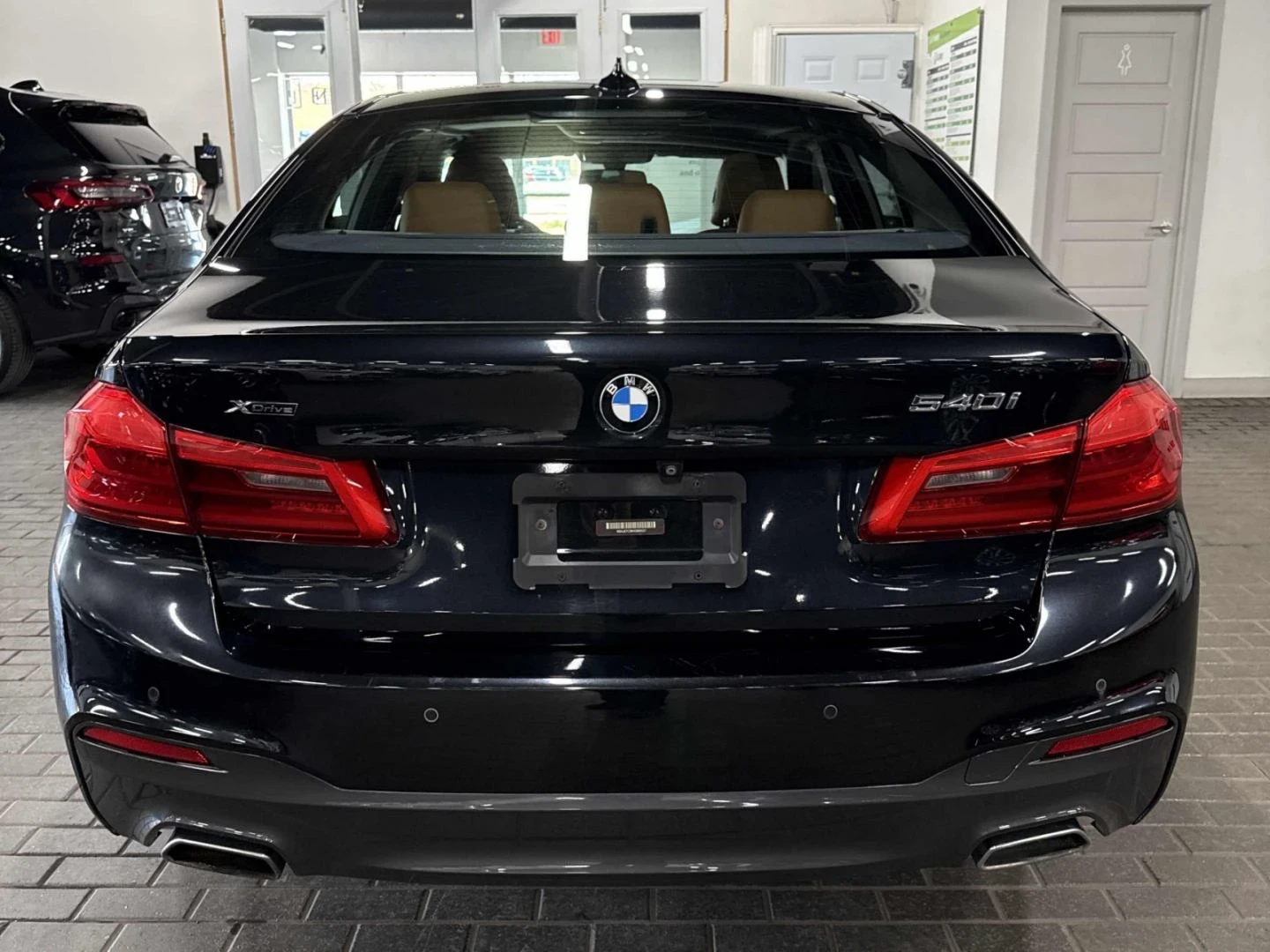 BMW 540 83 000км БЕЗ ИНЦИДЕНТИ !, снимка 4 - Автомобили и джипове - 54428636