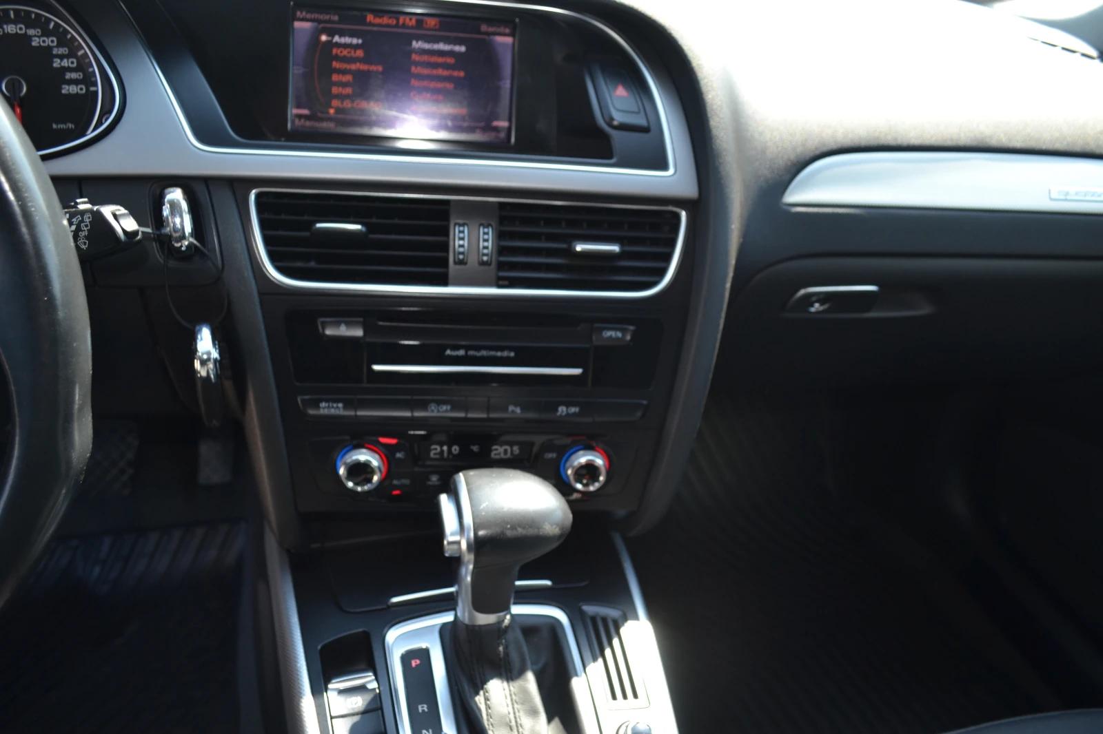 Audi A4 2.0TDI-4X4-S LINE, снимка 13 - Автомобили и джипове - 54477727