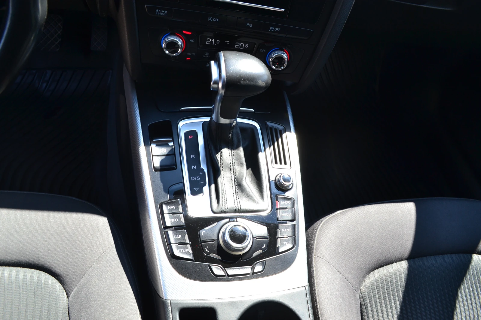 Audi A4 2.0TDI-4X4-S LINE, снимка 12 - Автомобили и джипове - 54477727