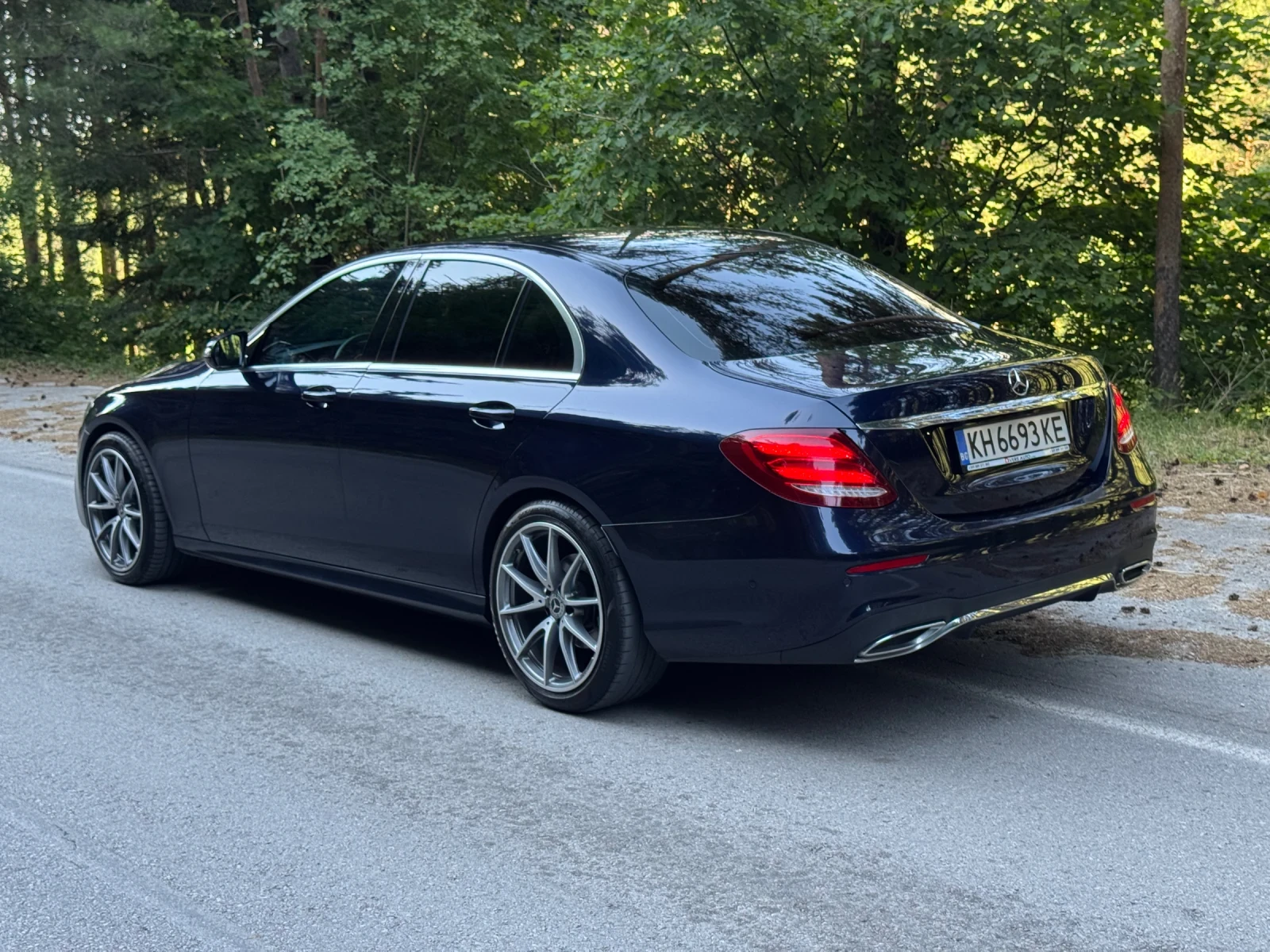 Mercedes-Benz E 220 AMG Line, снимка 7 - Автомобили и джипове - 55092878