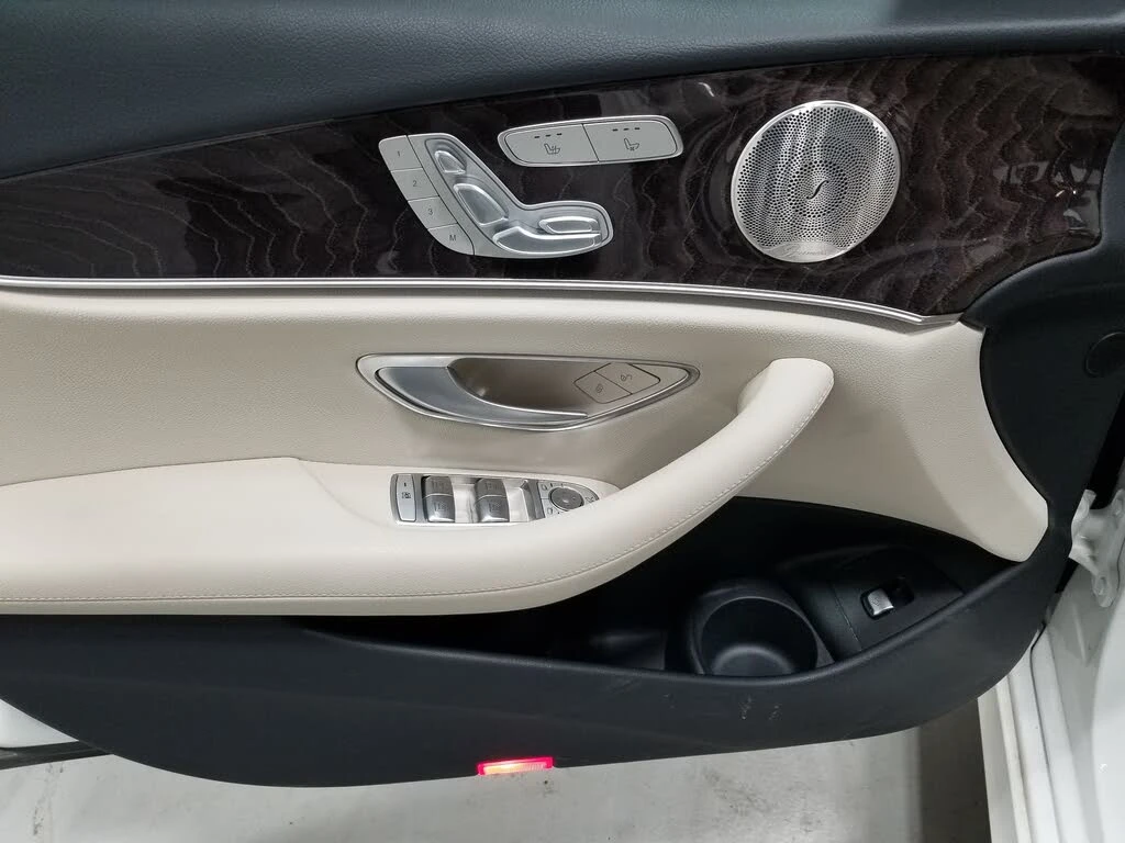 Mercedes-Benz E 450 4MATIC* AMG* BURMESTER* DISTRONIC* HEAD UP* ОБДУХВ, снимка 9 - Автомобили и джипове - 55212046