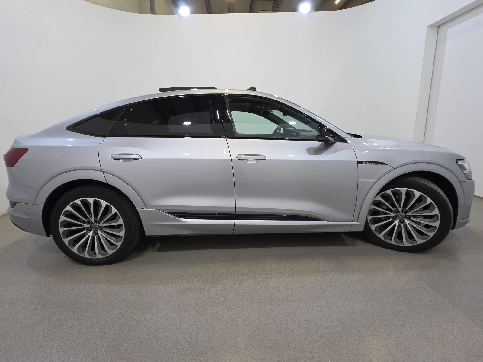 Audi E-Tron 55 Sportback Pano LED-Matrix Virtual Head-up, снимка 5 - Автомобили и джипове - 55349203