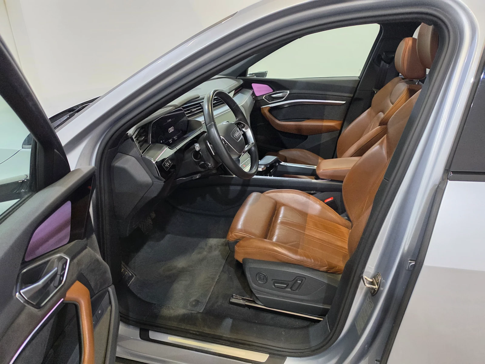 Audi E-Tron 55 Sportback Pano LED-Matrix Virtual Head-up, снимка 16 - Автомобили и джипове - 55349203