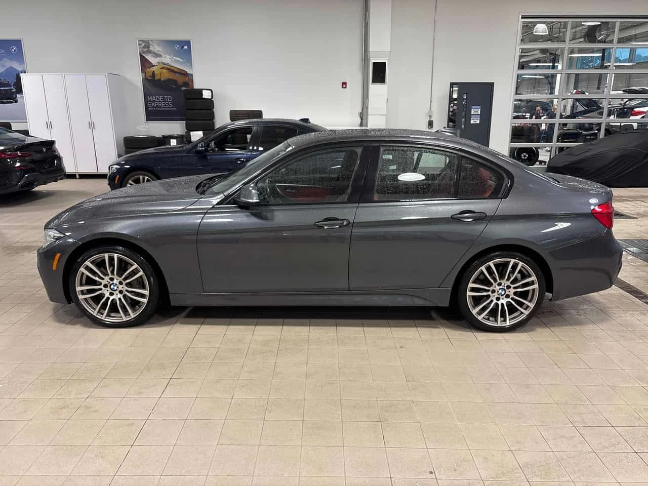 BMW 330  330i xDrive / M-PACK / RED INT / АВТОКРЕДИТ , снимка 3 - Автомобили и джипове - 55429234