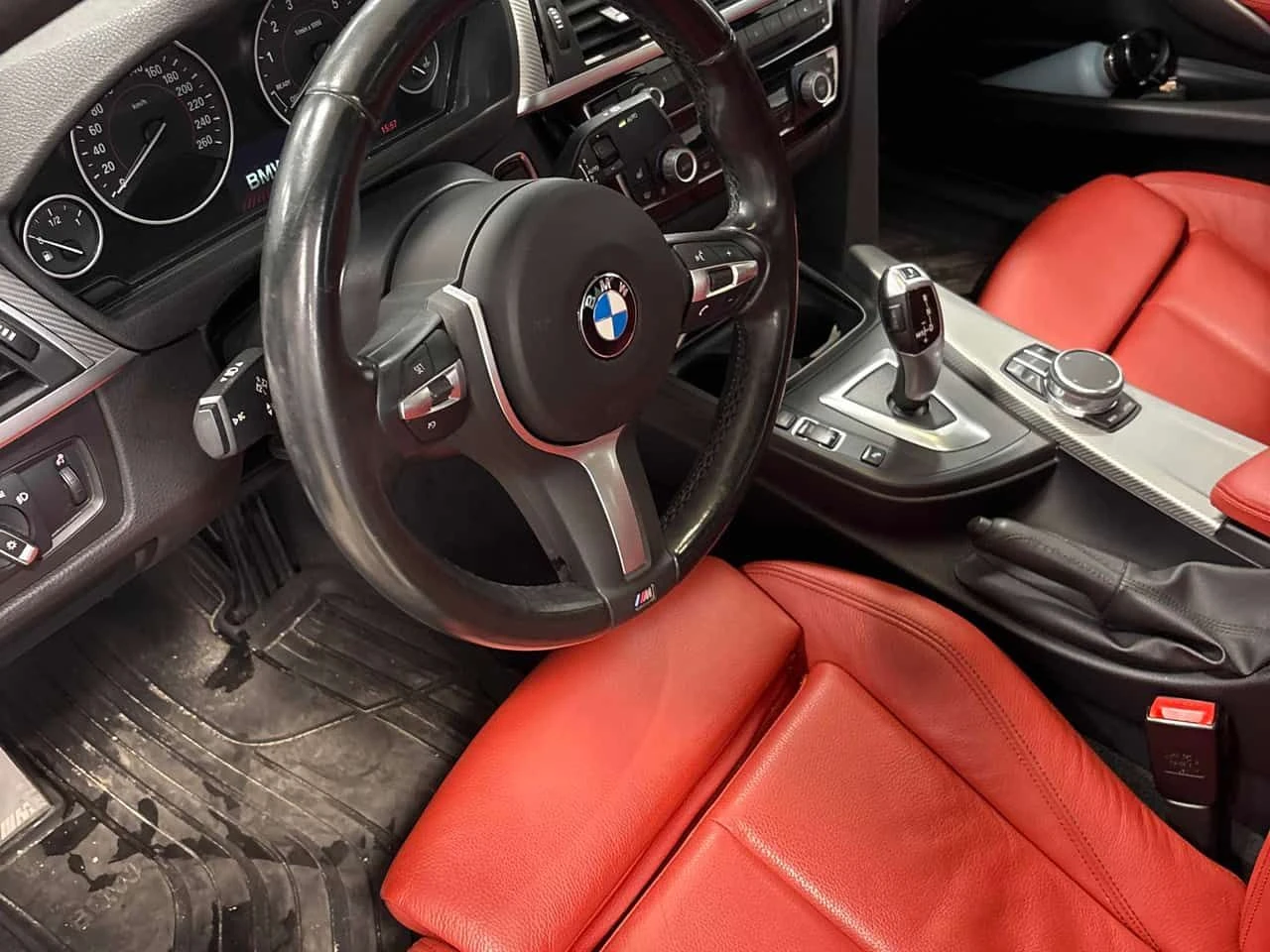 BMW 330  330i xDrive / M-PACK / RED INT / АВТОКРЕДИТ , снимка 7 - Автомобили и джипове - 55429234