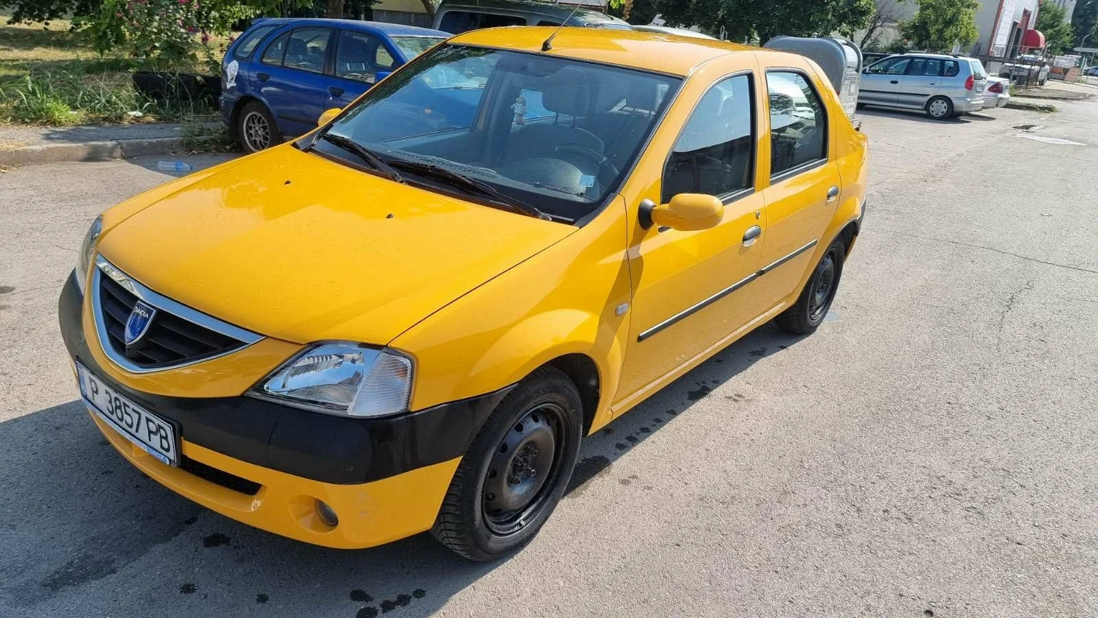 Dacia Logan, снимка 4 - Автомобили и джипове - 56026068