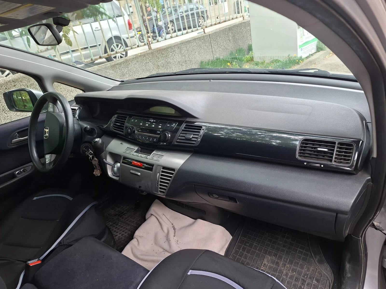 Honda Fr-v, снимка 6 - Автомобили и джипове - 56655299
