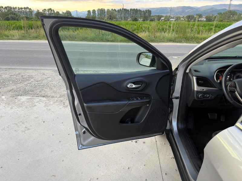 Jeep Cherokee 2.2 Multijet 4WD Навигация/Автомат/Собствен лизинг, снимка 9 - Автомобили и джипове - 50990027