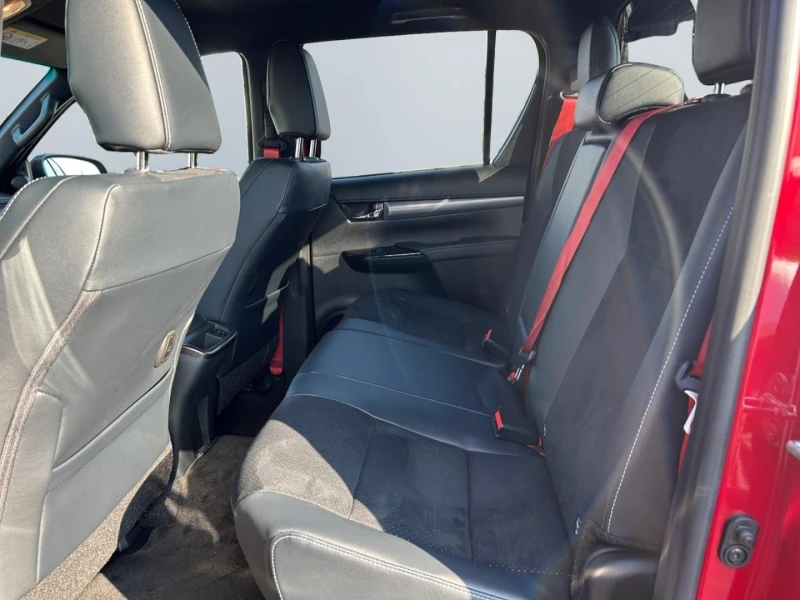 Toyota Hilux 2.8 D-4D/GR SPORT/DOUBLE CAB/JBL/360/LED/, снимка 17 - Автомобили и джипове - 52580760