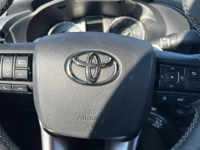 Toyota Hilux 2.8 D-4D/GR SPORT/DOUBLE CAB/JBL/360/LED/, снимка 10 - Автомобили и джипове - 52580760