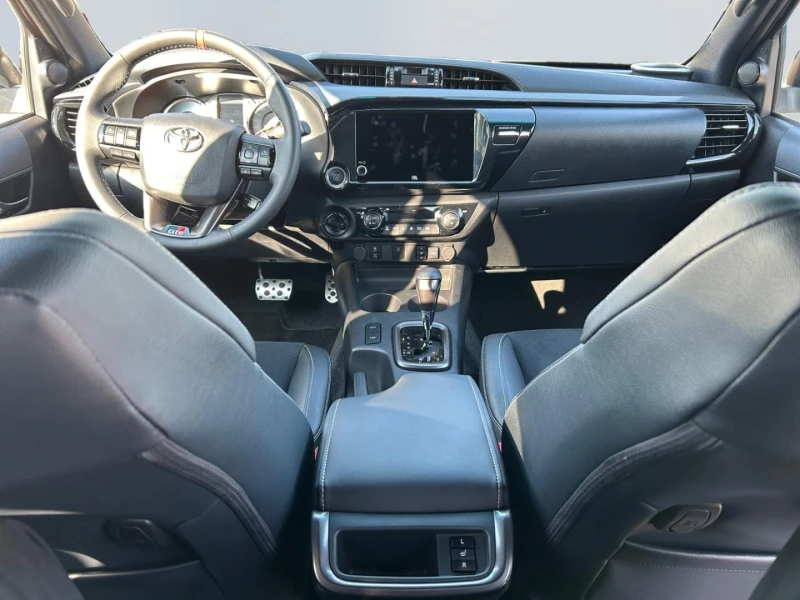 Toyota Hilux 2.8 D-4D/GR SPORT/DOUBLE CAB/JBL/360/LED/, снимка 15 - Автомобили и джипове - 52580760