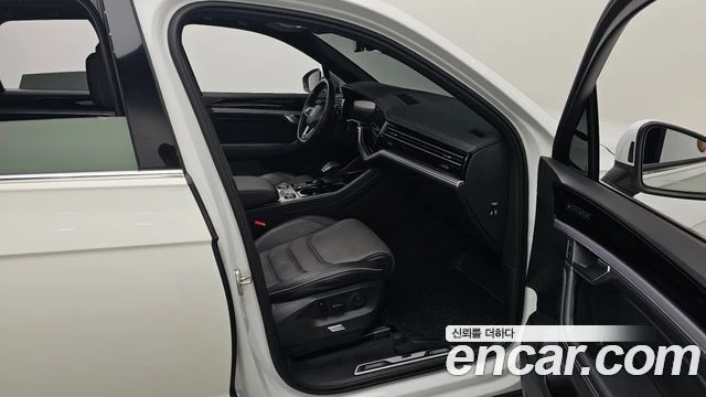 VW Touareg 3.0TDI R-Line| 360| HEAD UP| PANO| ПАМЕТ| ОБДУХ, снимка 12 - Автомобили и джипове - 55903096