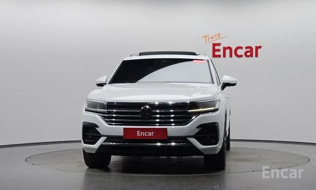 VW Touareg 3.0TDI R-Line| 360| HEAD UP| PANO| ПАМЕТ| ОБДУХ, снимка 3 - Автомобили и джипове - 55903096