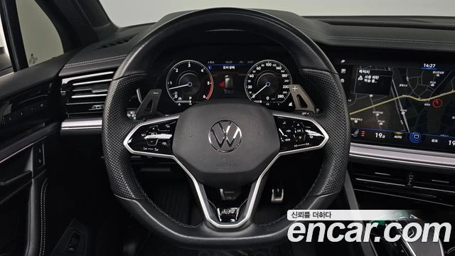 VW Touareg 3.0TDI R-Line| 360| HEAD UP| PANO| ПАМЕТ| ОБДУХ, снимка 6 - Автомобили и джипове - 55903096