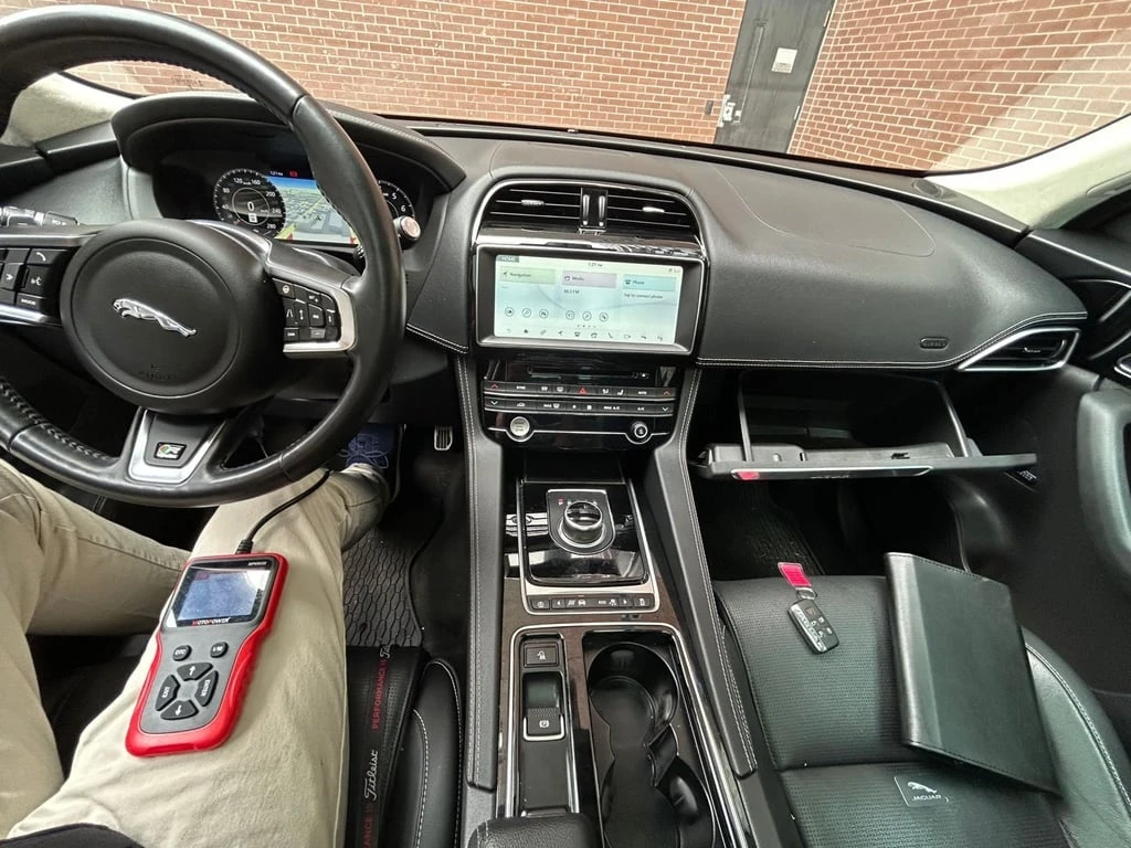 Jaguar F-PACE  - изображение 9