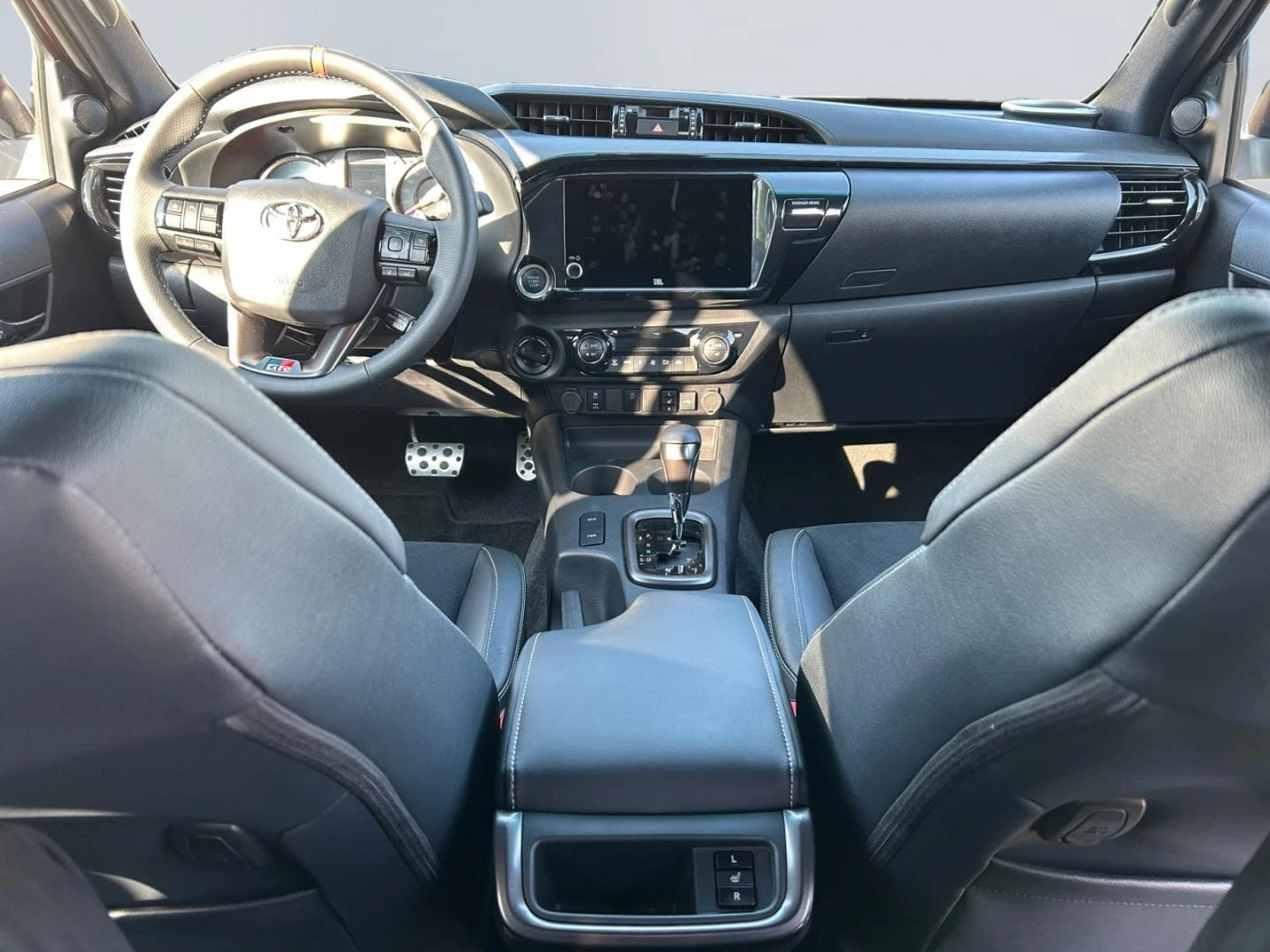 Toyota Hilux 2.8 D-4D/GR SPORT/DOUBLE CAB/JBL/360/LED/ | Mobile.bg � ����������� 15