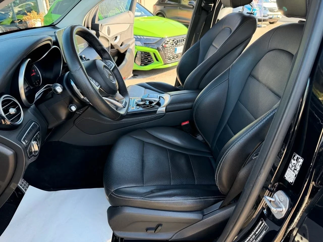 Mercedes-Benz GLC 250 AMG / COUPE / 4 MATIC /FULL LED / ПАНОРМА / КАМЕРА, снимка 13 - Автомобили и джипове - 53896137