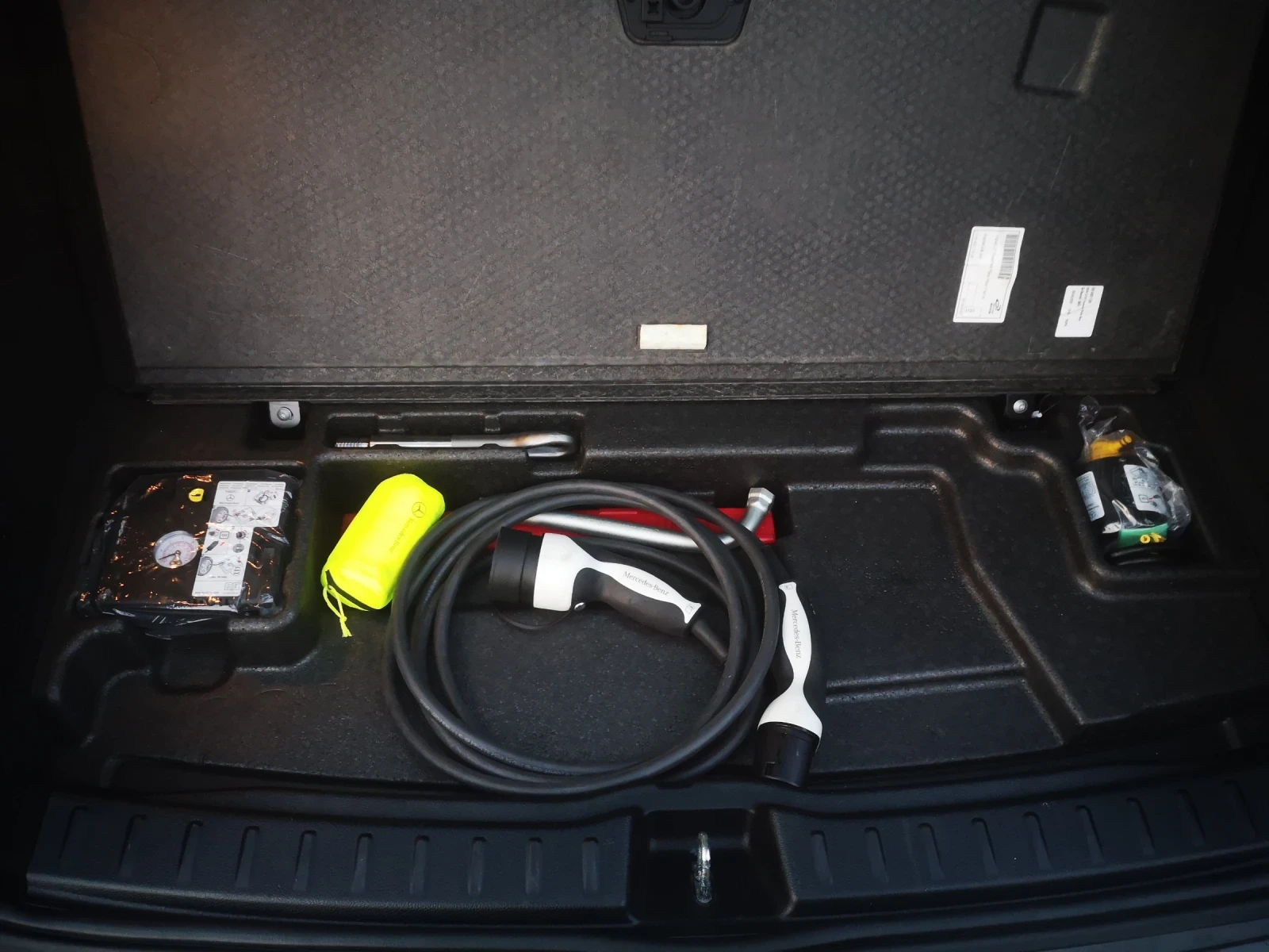 Mercedes-Benz EQA EQA 250, снимка 11 - Автомобили и джипове - 53923229