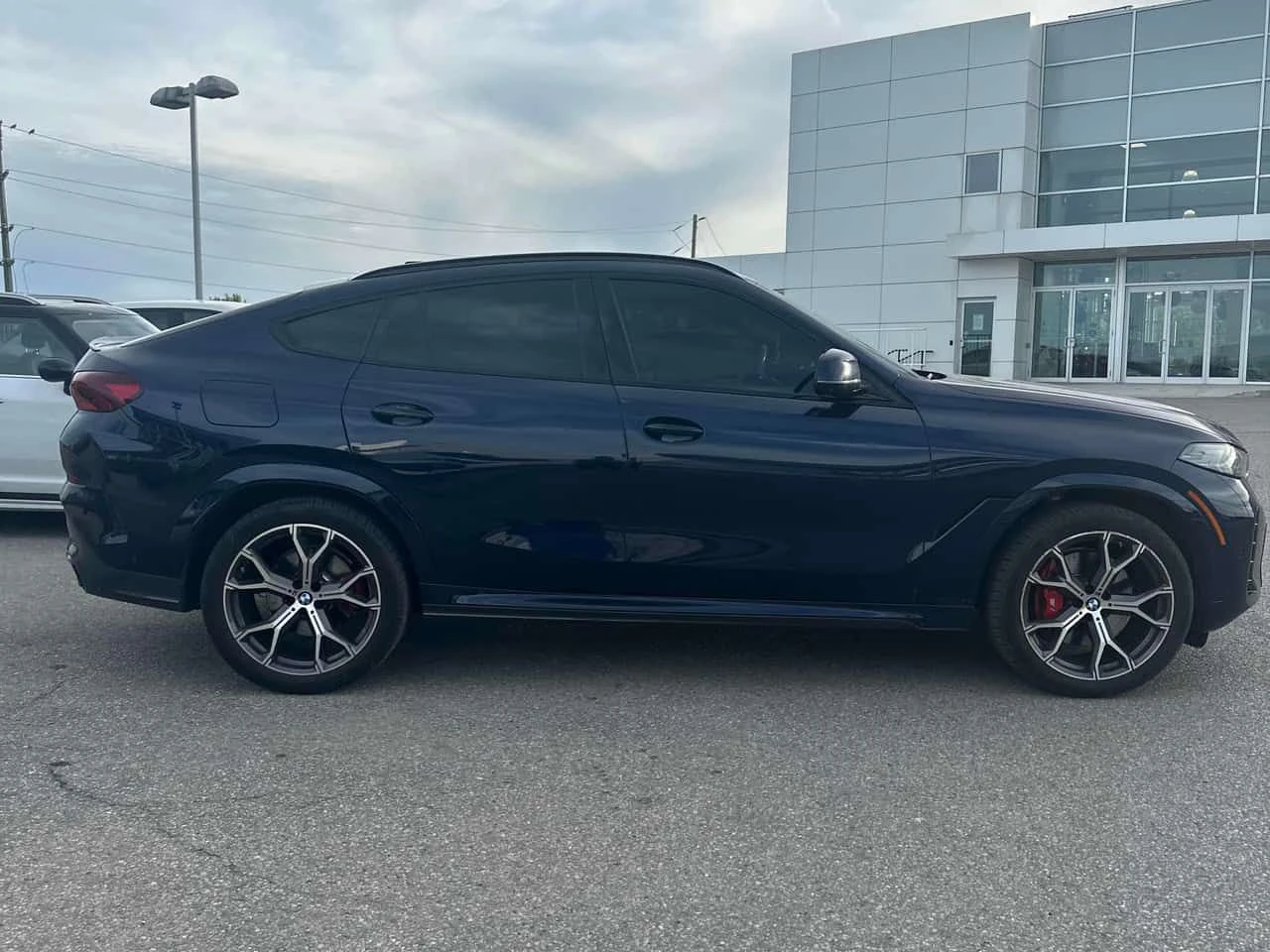 BMW X6 * xDrive40i * ДИСТРОНИК * ВЪЗДУШНО ОКАЧВАНЕ * 360 , снимка 4 - Автомобили и джипове - 54635560