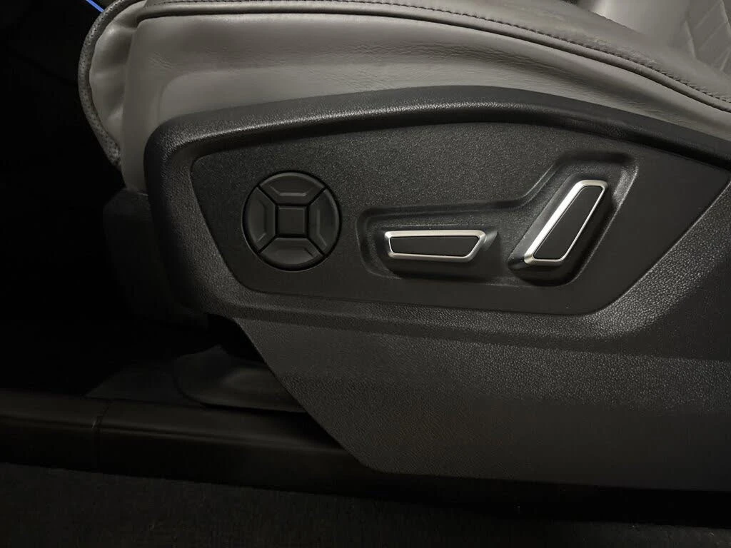 Audi SQ8 4.0T quattro Premium Plus, снимка 13 - Автомобили и джипове - 54672234