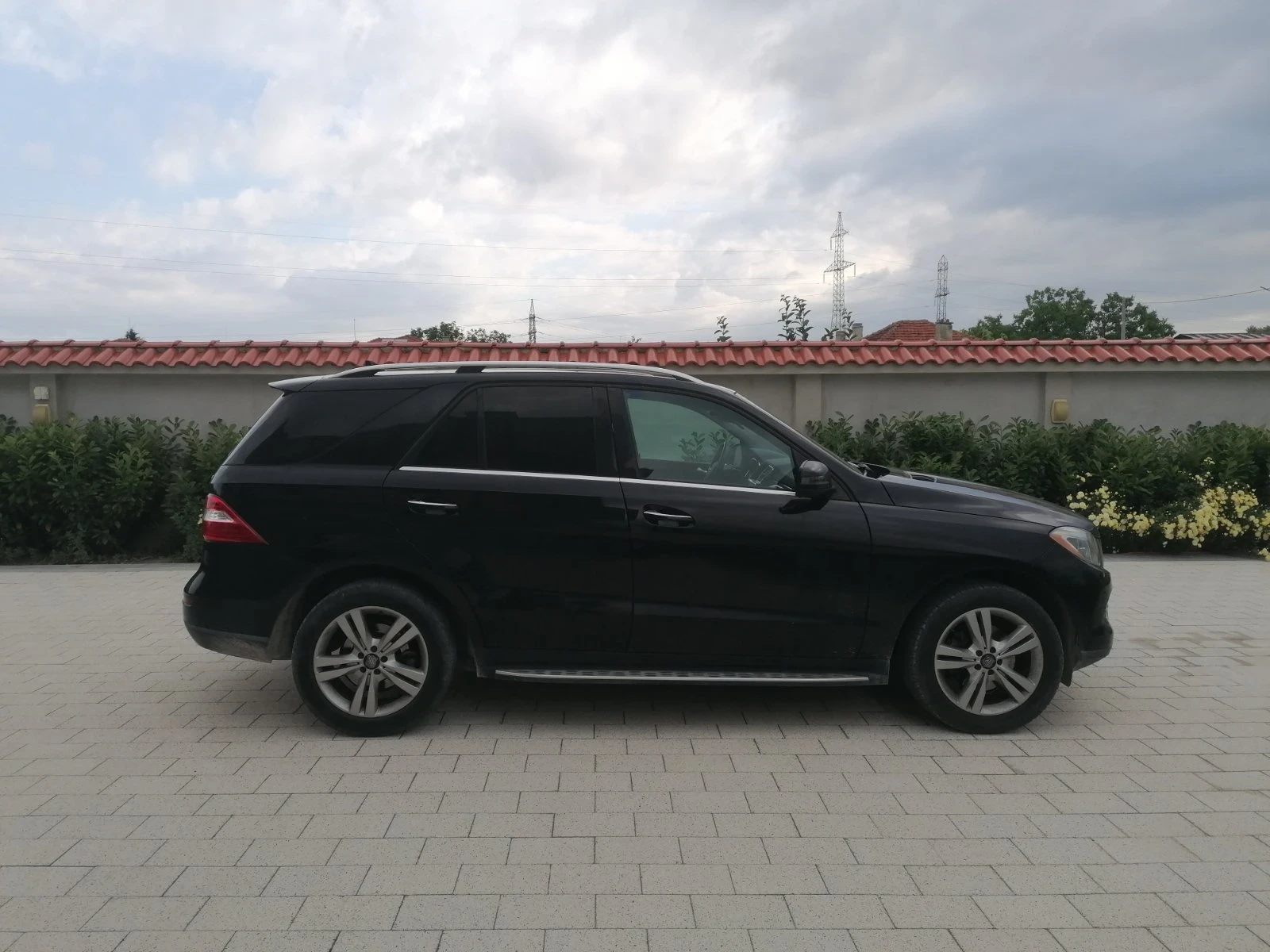 Mercedes-Benz ML 350 Blu tec, keyless, панорама, пружини, снимка 3 - Автомобили и джипове - 55343525